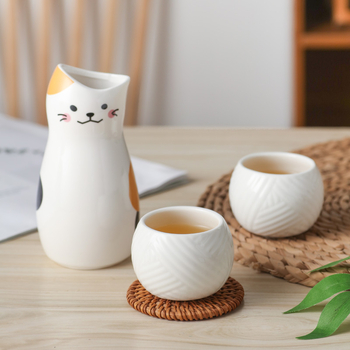 Set ceramic pentru sake în stil japonez, cu sticlă de sake și pahare de vin cu bilă de lână – cutie cadou