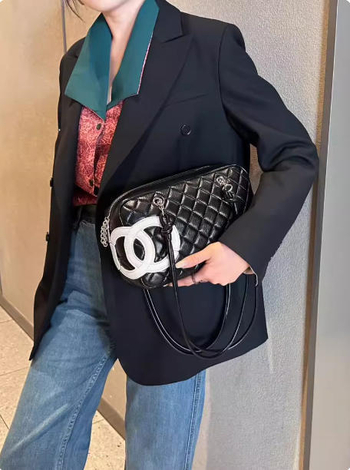 Mala kožna torbica za rame s dijamantnim prešivom quilt uzorka, Chanel inspiracija, s lancem