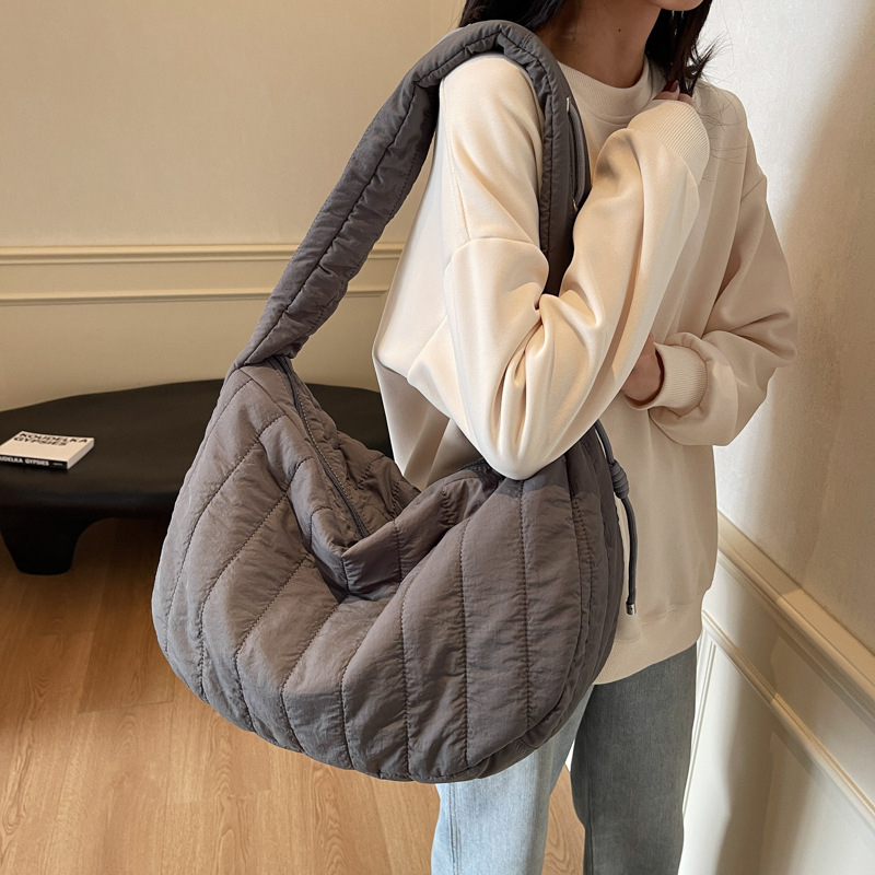 Torba u korejskom stilu s oblacnim dizajnom, oblikovana kao jastuk, crossbody torba