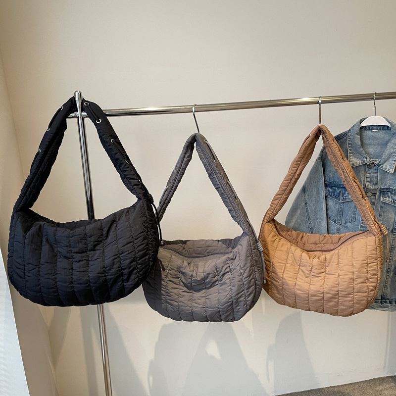 Torba u korejskom stilu s oblacnim dizajnom, oblikovana kao jastuk, crossbody torba