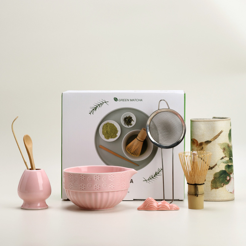 Vas din bambus pentru matcha, în stil japonez, cu instrument de preparare a ceaiului și accesorii pentru ceremonia ceaiului