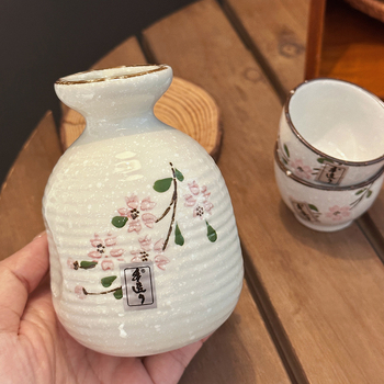 Set de sake în stil japonez, cu o oală și două pahare, recipient ceramic cu flori de cireș, pictat manual, într-o cutie cadou