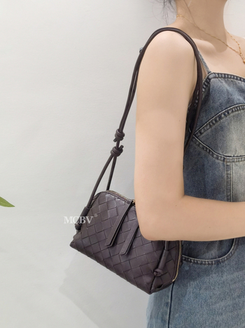 MCBV torba od ovčje kože, pleteni oblik školjke, mala crossbody torba sa zatvaračem