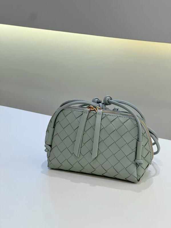 MCBV torba od ovčje kože, pleteni oblik školjke, mala crossbody torba sa zatvaračem