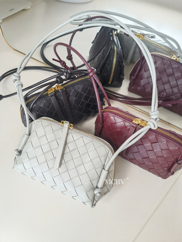 MCBV torba od ovčje kože, pleteni oblik školjke, mala crossbody torba sa zatvaračem
