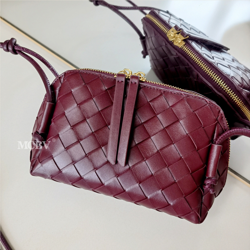 MCBV torba od ovčje kože, pleteni oblik školjke, mala crossbody torba sa zatvaračem