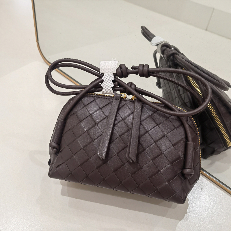MCBV torba od ovčje kože, pleteni oblik školjke, mala crossbody torba sa zatvaračem