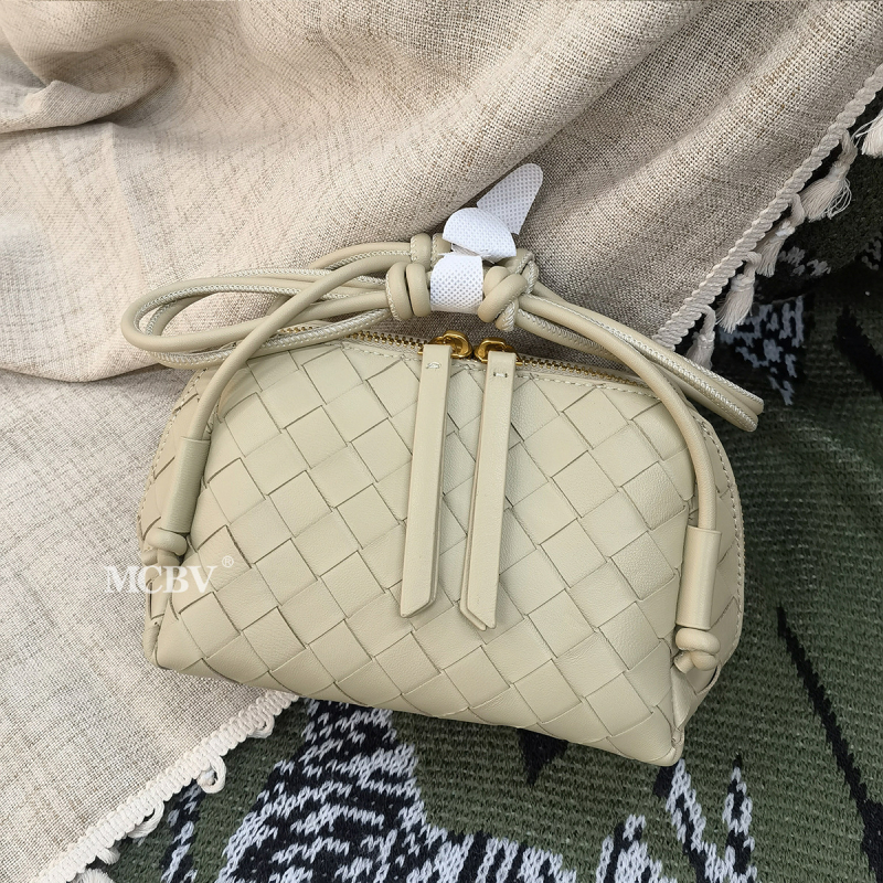 MCBV torba od ovčje kože, pleteni oblik školjke, mala crossbody torba sa zatvaračem