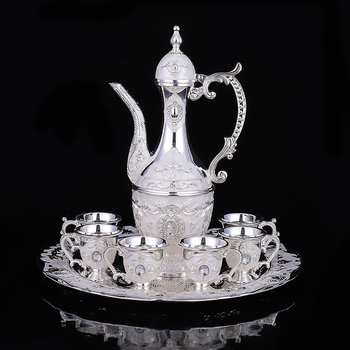 Set de vin argintiu pentru uz casnic, de înaltă calitate; include pahare de vin și decantor, în stil antic, 8 piese