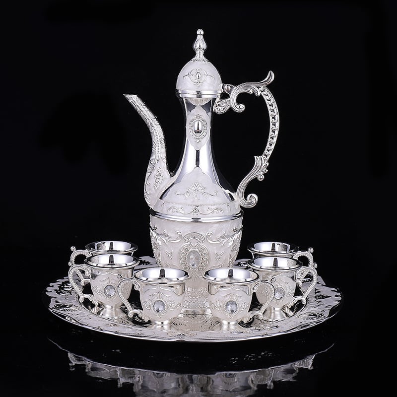 Set de vin argintiu pentru uz casnic, de înaltă calitate; include pahare de vin și decantor, în stil antic, 8 piese