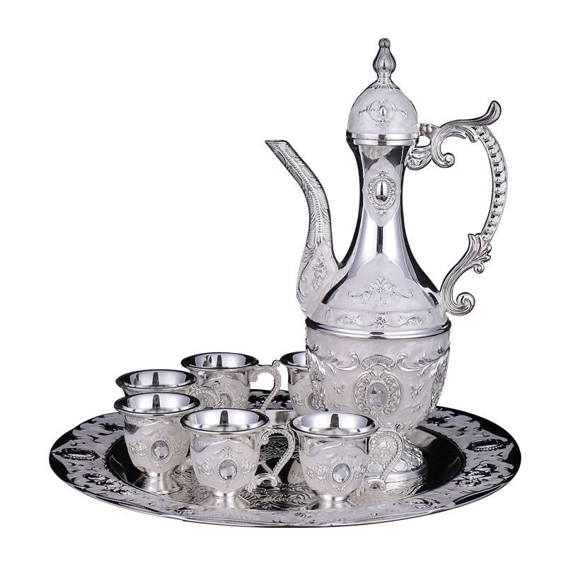 Set de vin argintiu pentru uz casnic, de înaltă calitate; include pahare de vin și decantor, în stil antic, 8 piese