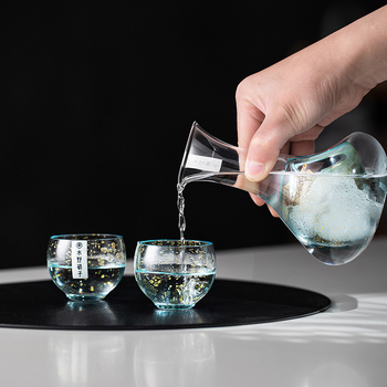 Set de vin din sticlă pentru vin rece cu decantor și pahare, într-o cutie cadou din lemn