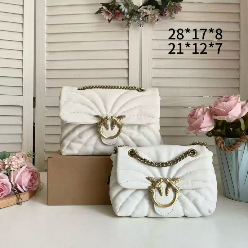 Ružičasta torba Swallow s lancem od prave kože, za rame ili crossbody, s bedžom i reljefnim srcem