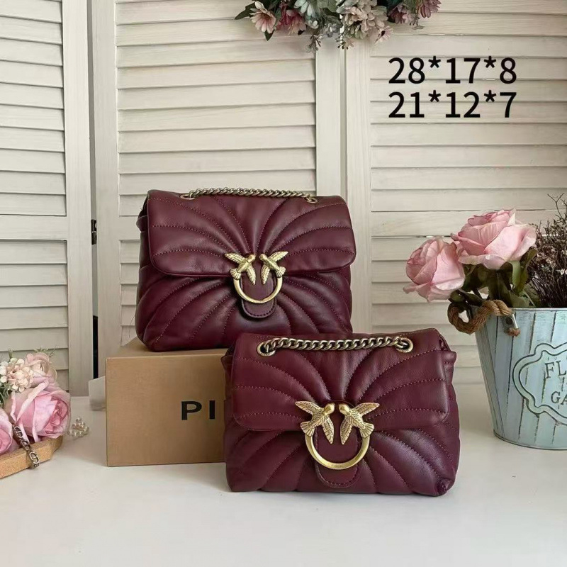 Ružičasta torba Swallow s lancem od prave kože, za rame ili crossbody, s bedžom i reljefnim srcem