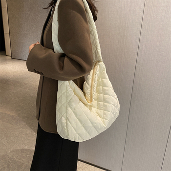 Ženska torba za rame, jesen-zima 2026, plisirana poput oblaka, casual stil, velika kapaciteta, crossbody