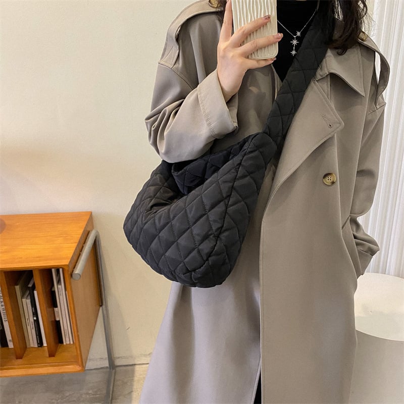 Ženska torba za rame, jesen-zima 2026, plisirana poput oblaka, casual stil, velika kapaciteta, crossbody