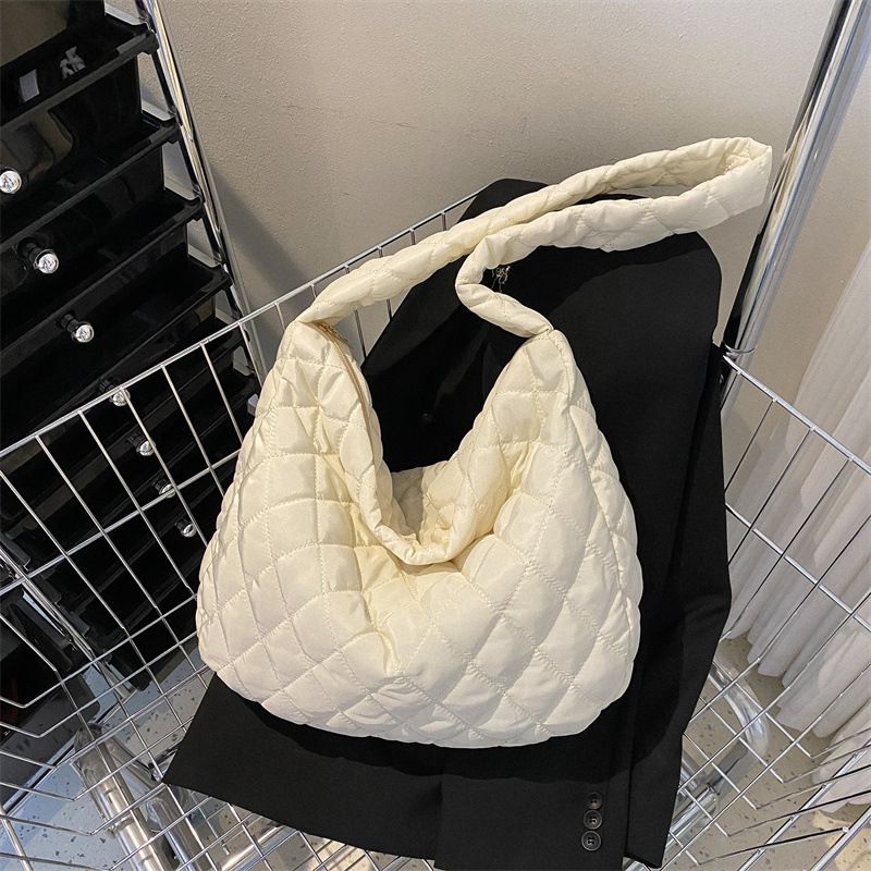 Ženska torba za rame, jesen-zima 2026, plisirana poput oblaka, casual stil, velika kapaciteta, crossbody
