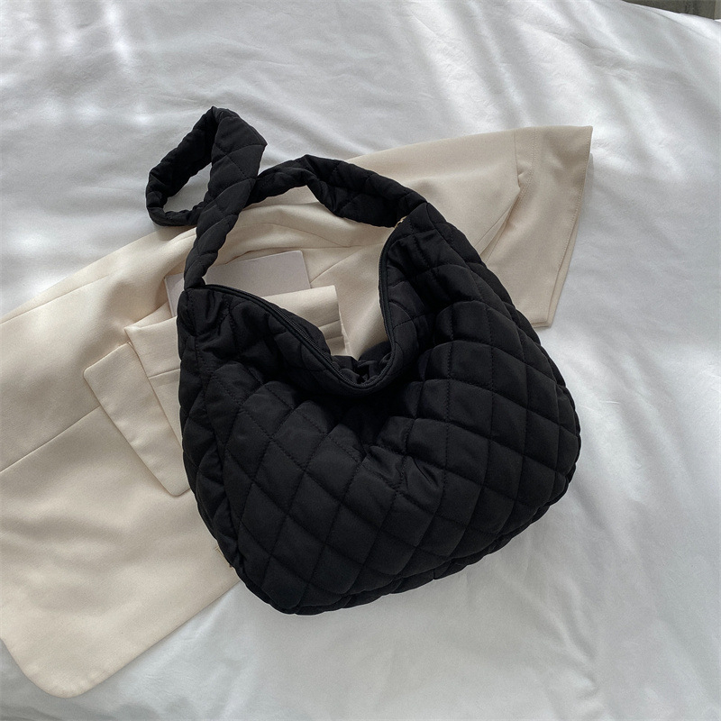 Ženska torba za rame, jesen-zima 2026, plisirana poput oblaka, casual stil, velika kapaciteta, crossbody
