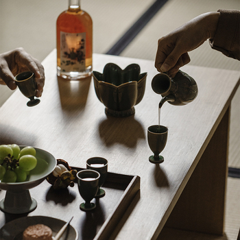 Vas ceramic pentru vin cu lotus, lucrat manual, Yaozhou, în stil Song, glazură plum-green