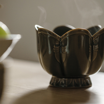 Vas ceramic pentru vin cu lotus, lucrat manual, Yaozhou, în stil Song, glazură plum-green