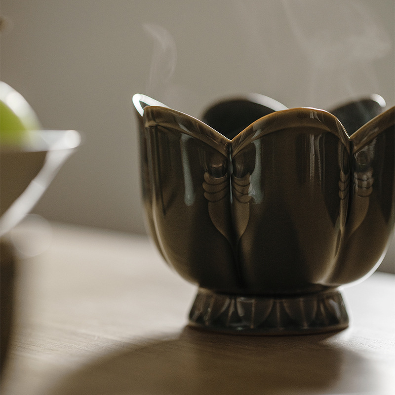 Vas ceramic pentru vin cu lotus, lucrat manual, Yaozhou, în stil Song, glazură plum-green