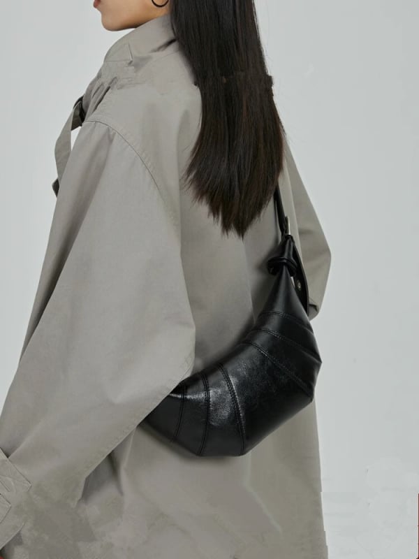 Vintage smeđa torbica u obliku roga za žene, crossbody torba preko ramena, dumpling bag, proljeće 2025