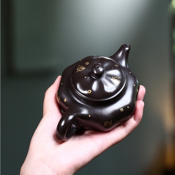 Ceainic Yixing din lut Zisha purpuriu, Zhu Ni negru, octagonal, placat cu aur, în cutie cadou