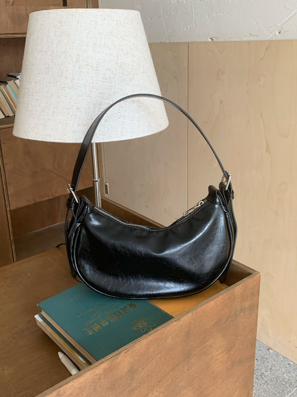 Ženska torbica pod pazuhom s korejskim nišnim dizajnom, 2026 jesen-zima, srebrna PU torbica za rame ili crossbody