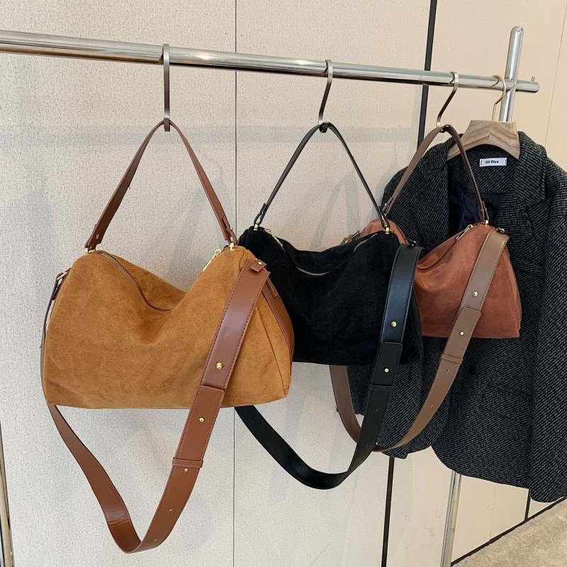 Retro velurova ženska torbica, visokokvalitetan dojam, jesensko-zimska sezona, velika kapaciteta, za rame i crossbody