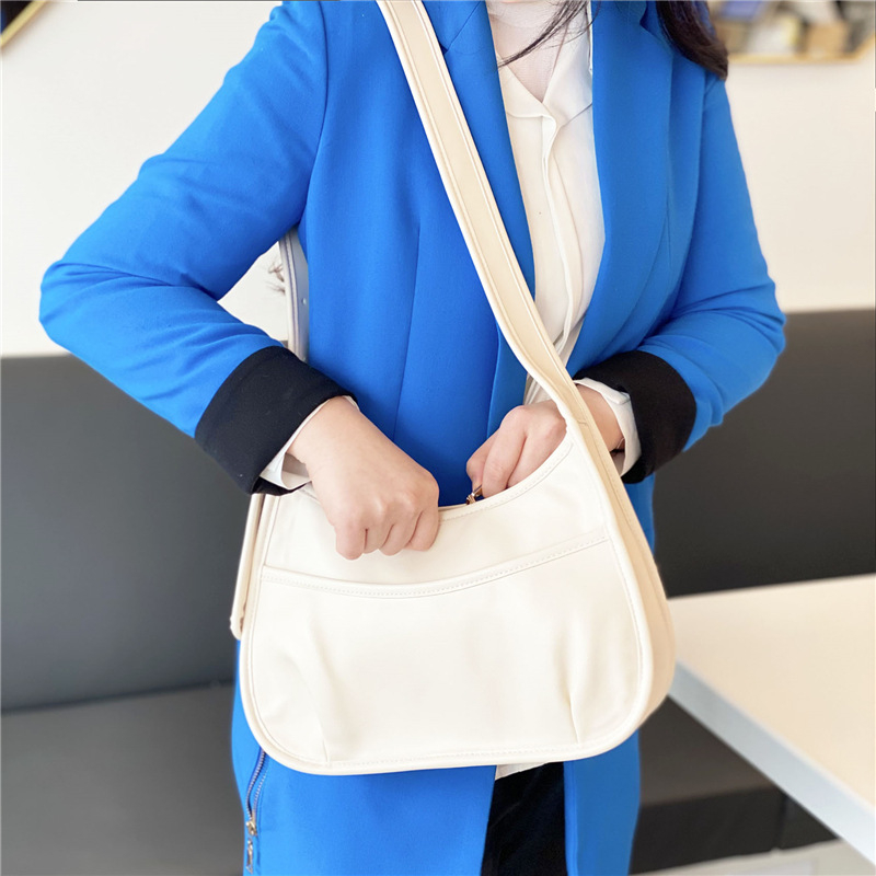 Crossbody torba od meke PU kože, oblik polumjesec sedlo, ženski gradski stil, srednja veličina, proljeće 2021