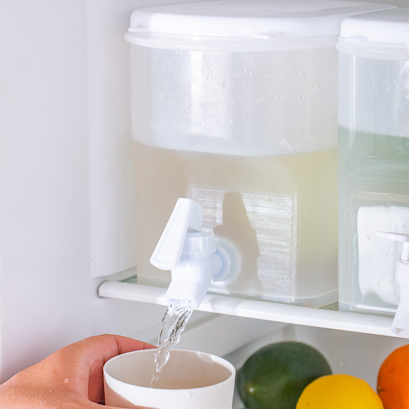 Carafă din plastic pentru apă rece, cu capac și pahar de măsurare, capacitate mare, rezistentă la căldură, pentru ceai și sucuri