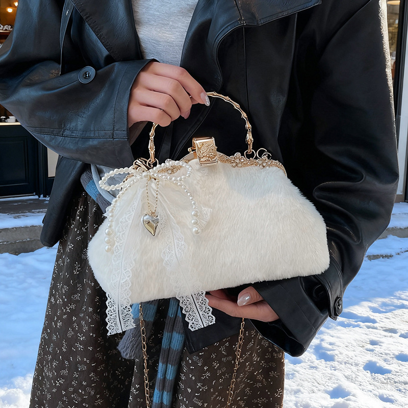 Moderna velika kapacitna torba za jesen-zimu s pahuljastim krznom, može se nositi na ramenu ili kao crossbody, ukrašena perlama