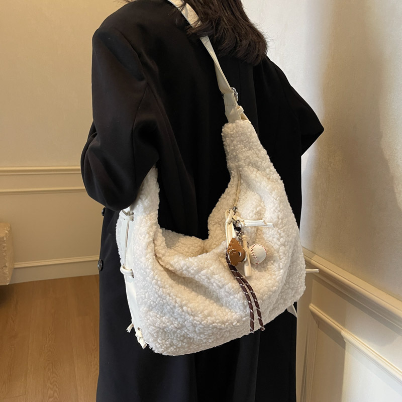 Nova ženska torba za ramena i crossbody, velika kapaciteta, pliš materijal, gradski minimalistički dizajn