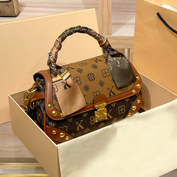 Ženska crossbody torba, gradsko-retro stil, kompaktni kvadratni oblik, srednja veličina, model 2025