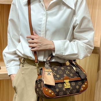 Ženska crossbody torba, gradsko-retro stil, kompaktni kvadratni oblik, srednja veličina, model 2025