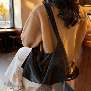 Ženska vintage suede torba, 2025 – svestrana torba za podlakticu, rame i crossbody, oblik jastuka