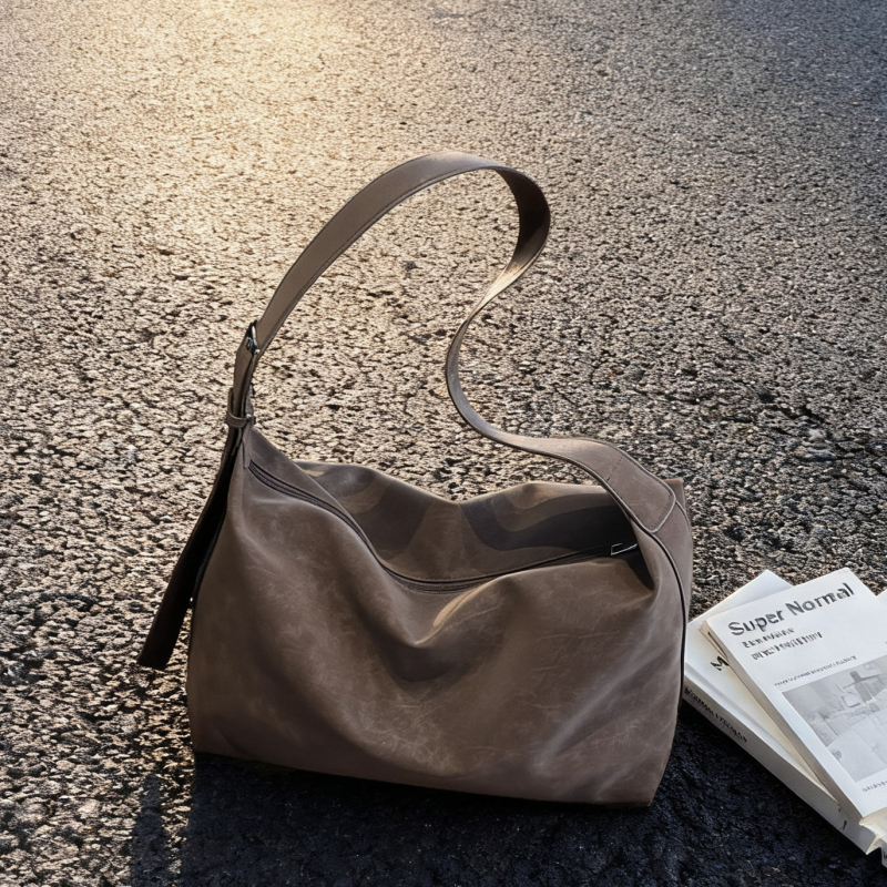 Ženska vintage suede torba, 2025 – svestrana torba za podlakticu, rame i crossbody, oblik jastuka