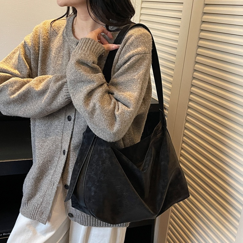 Ženska vintage suede torba, 2025 – svestrana torba za podlakticu, rame i crossbody, oblik jastuka