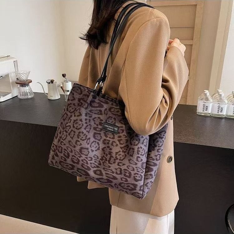 Ženska retro tote torba s leopard uzorkom, velika kapaciteta, dugi remen za svakodnevnu upotrebu, jesen 2025