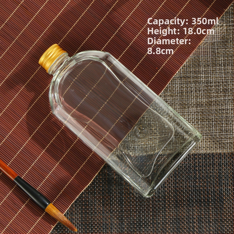 Sklenené mini fľaštičky na studené kávy výluhy, nápoje a šťavy — ploché štvorcové alebo guľaté ramenné, matné alebo priehľadné, 50-500 ml