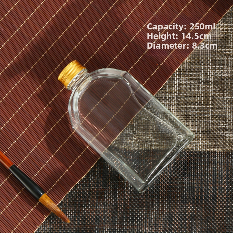 Sklenené mini fľaštičky na studené kávy výluhy, nápoje a šťavy — ploché štvorcové alebo guľaté ramenné, matné alebo priehľadné, 50-500 ml