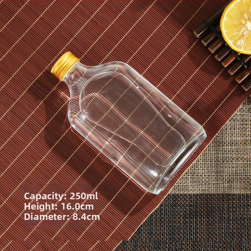 Sklenené mini fľaštičky na studené kávy výluhy, nápoje a šťavy — ploché štvorcové alebo guľaté ramenné, matné alebo priehľadné, 50-500 ml