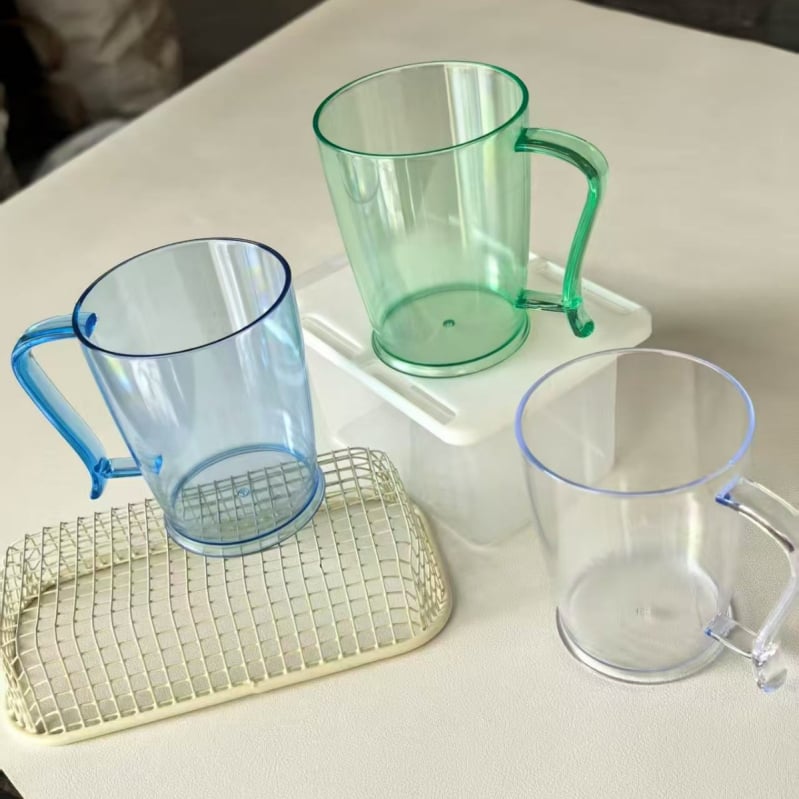 Suport pentru periute de dinți cu sterilizare UV și set de pahare pentru clătire – design simplu pentru dormitor
