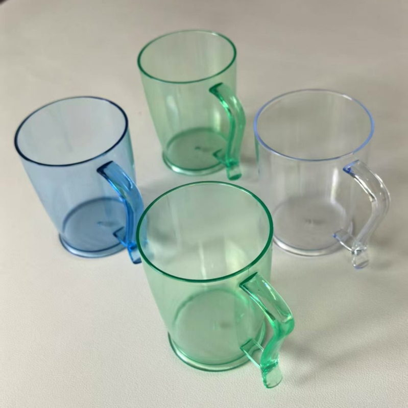 Suport pentru periute de dinți cu sterilizare UV și set de pahare pentru clătire – design simplu pentru dormitor