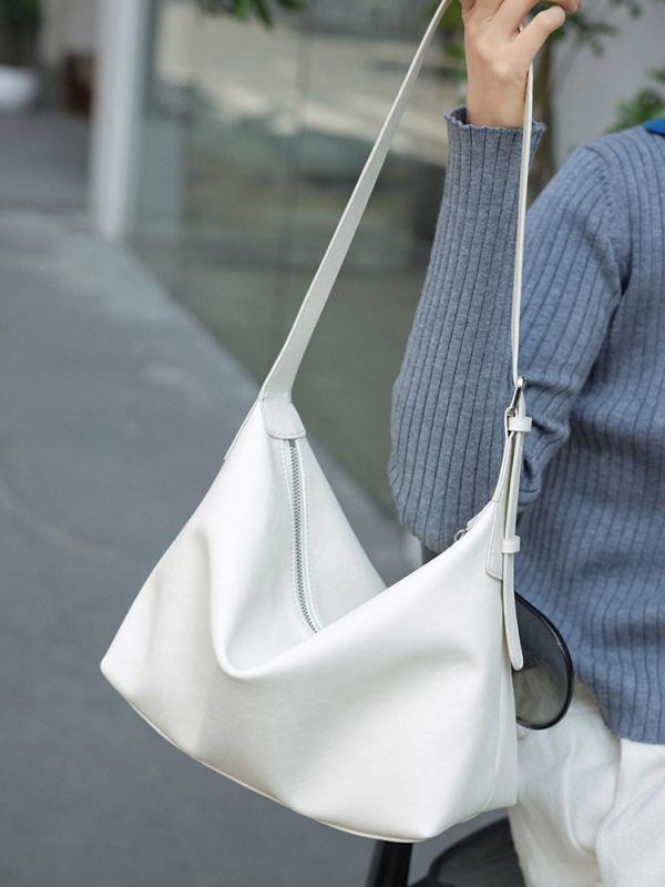 Ženska torbica od prave kože, crossbody, srednje veličine, oblik dumpling, gradski minimalistički stil, unutarnji džepovi