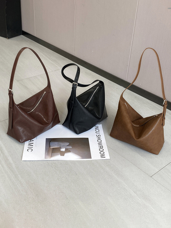 Ženska torbica od prave kože, crossbody, srednje veličine, oblik dumpling, gradski minimalistički stil, unutarnji džepovi