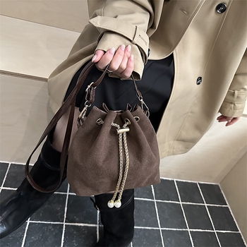 Bucket torba od nubuka s efektom zamagljenog oblaka, s vezicom na pričvršćivanje, velika kapaciteta, teksturirani lančani pojas, elegantna crossbody torbica za žene