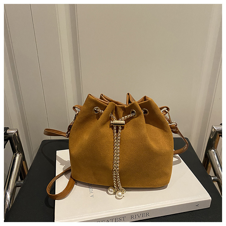 Bucket torba od nubuka s efektom zamagljenog oblaka, s vezicom na pričvršćivanje, velika kapaciteta, teksturirani lančani pojas, elegantna crossbody torbica za žene