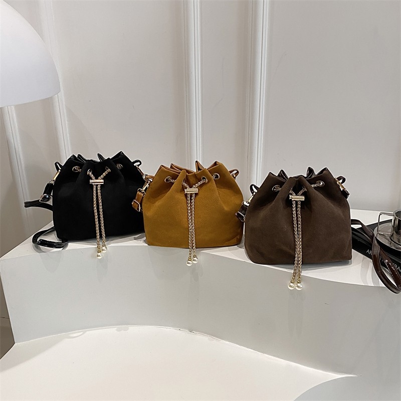 Bucket torba od nubuka s efektom zamagljenog oblaka, s vezicom na pričvršćivanje, velika kapaciteta, teksturirani lančani pojas, elegantna crossbody torbica za žene
