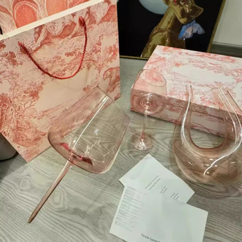 Set decantor de vin roșu din cristal cu pahare înalte, într-o cutie cadou